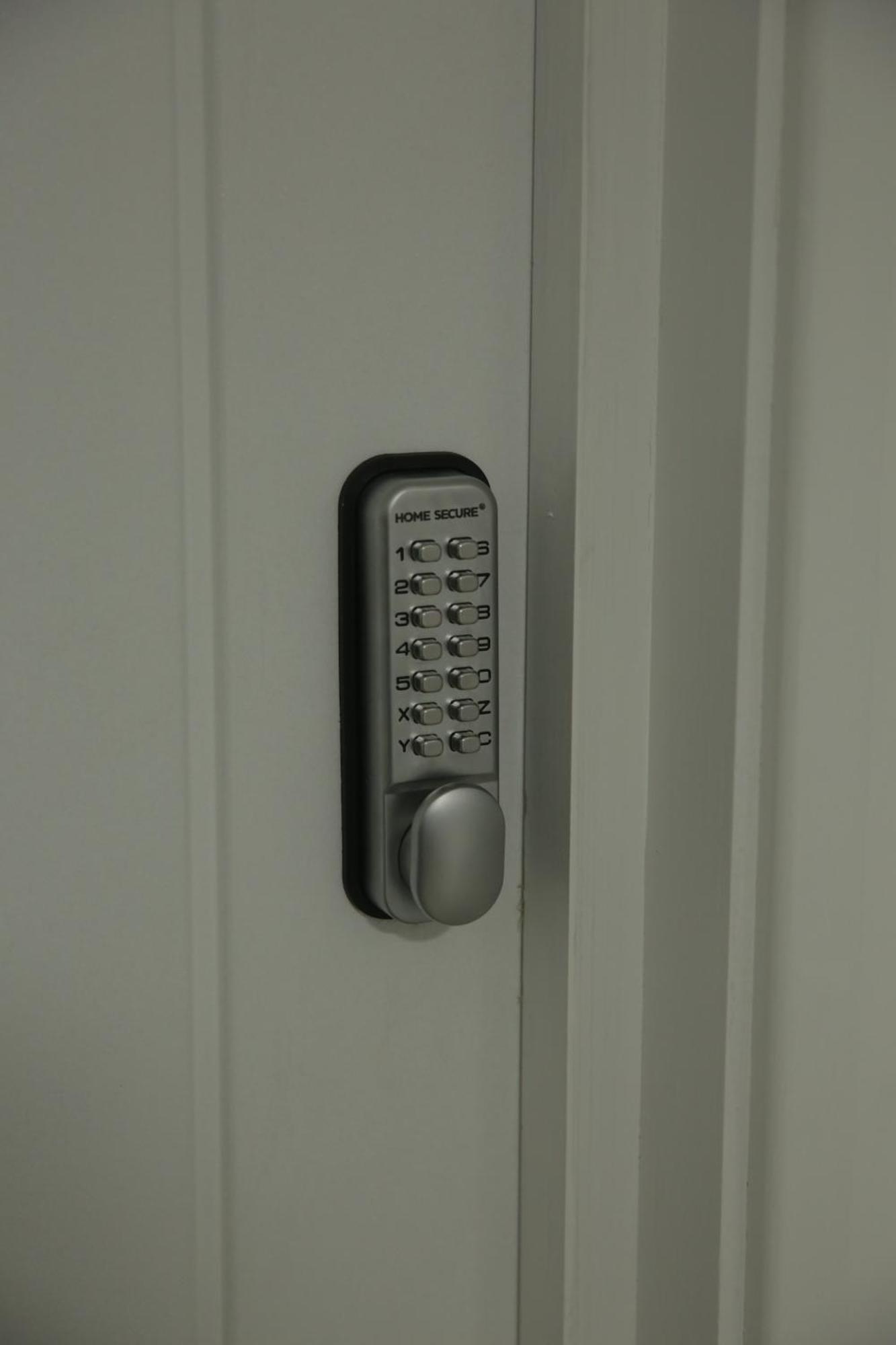 Private Ensuite 4 Min Drive To Airport